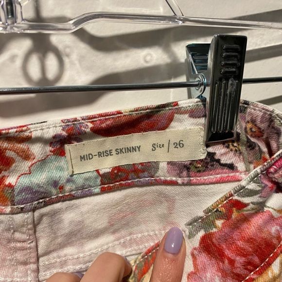 AnthropologiePilcroMid Rise Skinny Ankle Floral Rose Print White Jeans Size 26  - Picture 4 of 4